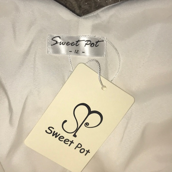 New with tags! Mura boutique cream colored dress - Picture 4 of 4